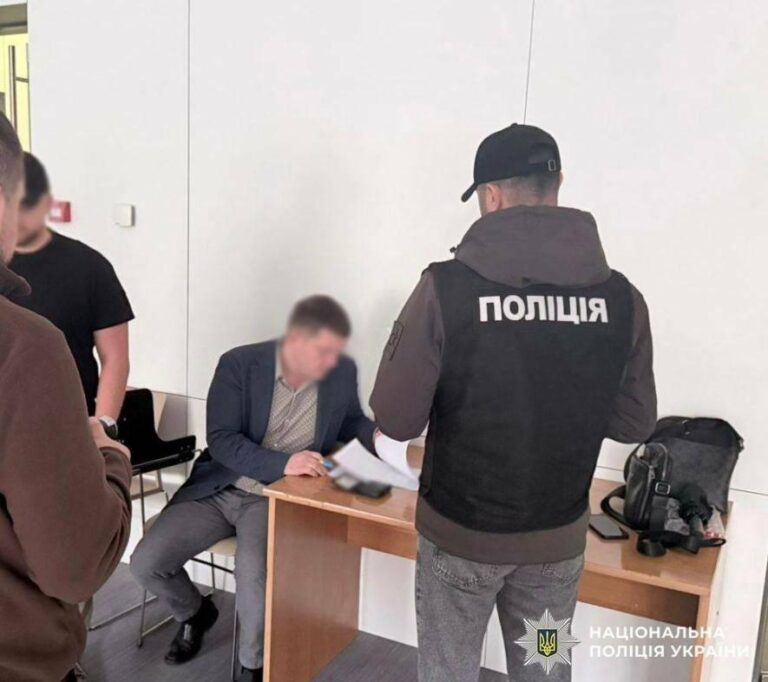 Секретні листи та двотижнева подорож: у Києві влаштували обшук через шахрайство чиновника – всі подробиці