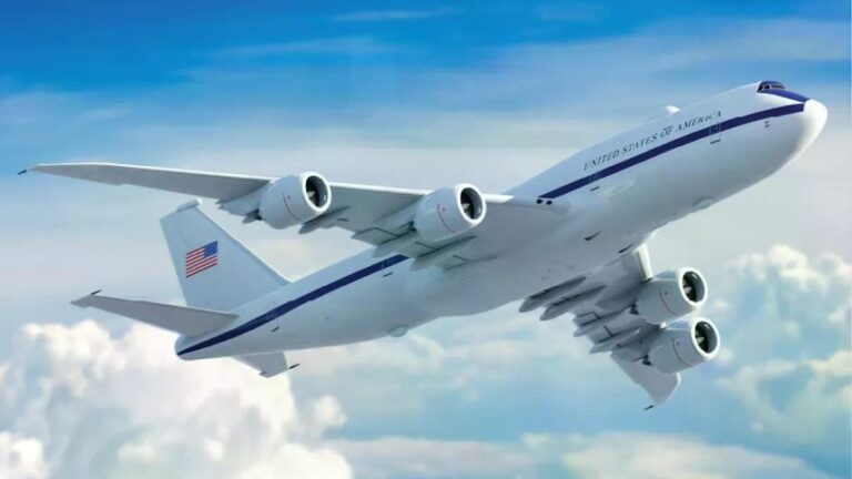 США почали випробування нового літака Судного дня E-4C