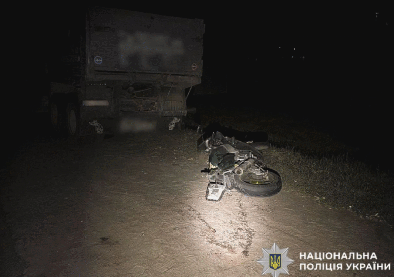 На Київщині мотоцикл втратив контроль і перекинувся: деталі аварії, – ФОТО