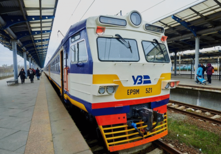 Затримки у русі київської кільцевої електрички: які поїзди відправляться із запізненням