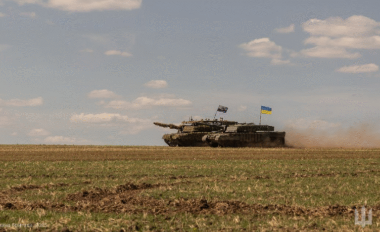 Бронь, сталь, вогонь: в Києві відкрили пам’ятний знак танкістам, – ФОТО
