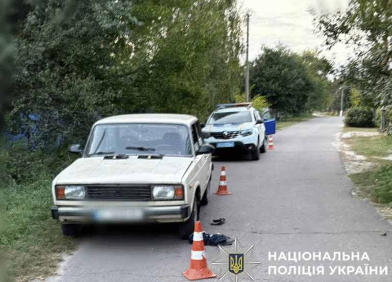На Київщині сталася жахлива ДТП: пішохід загинув під колесами автомобіля – ФОТО