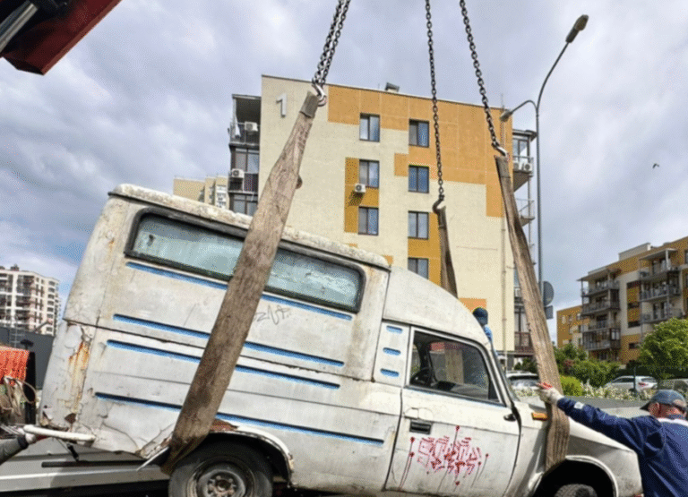 Авто руйнуються на наших очах: у Києві відбувається велике очищення, – ФОТО