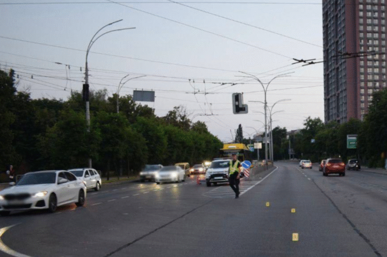 Вулицями Києва: Мотоцикліст загинув у ДТП з автомобілем через алкоголем зумовлену необережність – ФОТО
