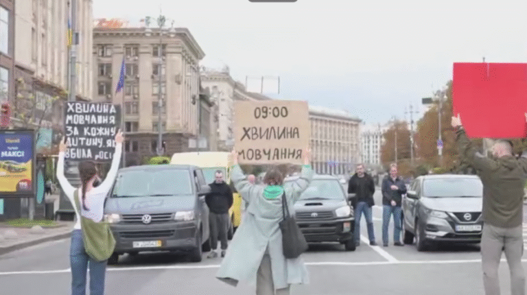 Зміни для мешканців: щоденні перекриття дороги в центрі Києва поблизу ТРЦ ЦУМ – ФОТО