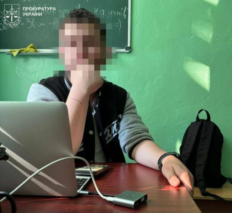 Скандал у Київській області: вчителя підозрюють у створенні дитячої порнографії