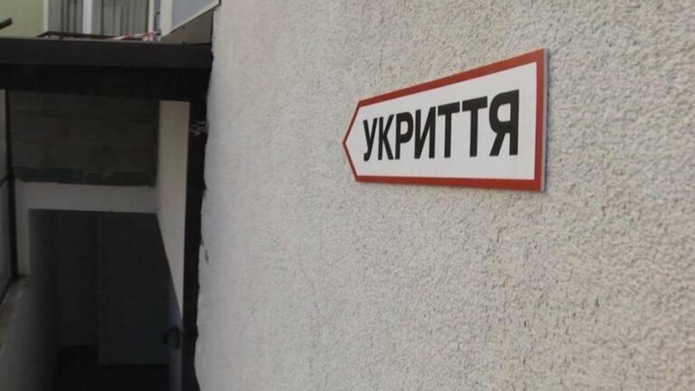 Скандал під час повітряної тривоги: чому людей вигнали зі сховища в Києві?