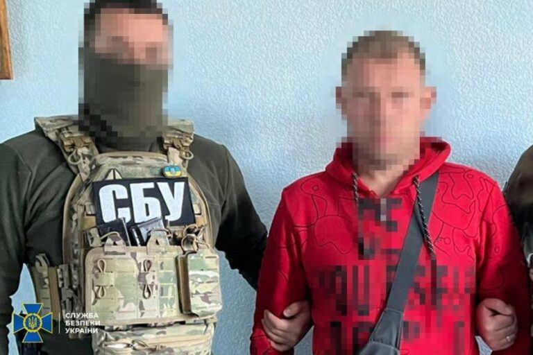 «Зброю в руки не беремо і дякуємо агресорам»: СБУ затримала трьох агітаторів на Київщині