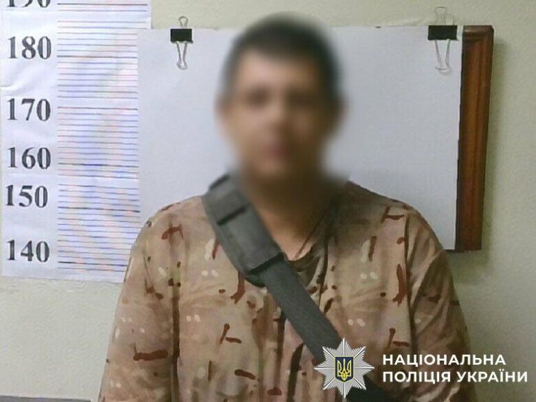 Напад на пенсіонера в Києві: грабіжник вирвав золотий ланцюжок і зник з місця події – подробиці інциденту.