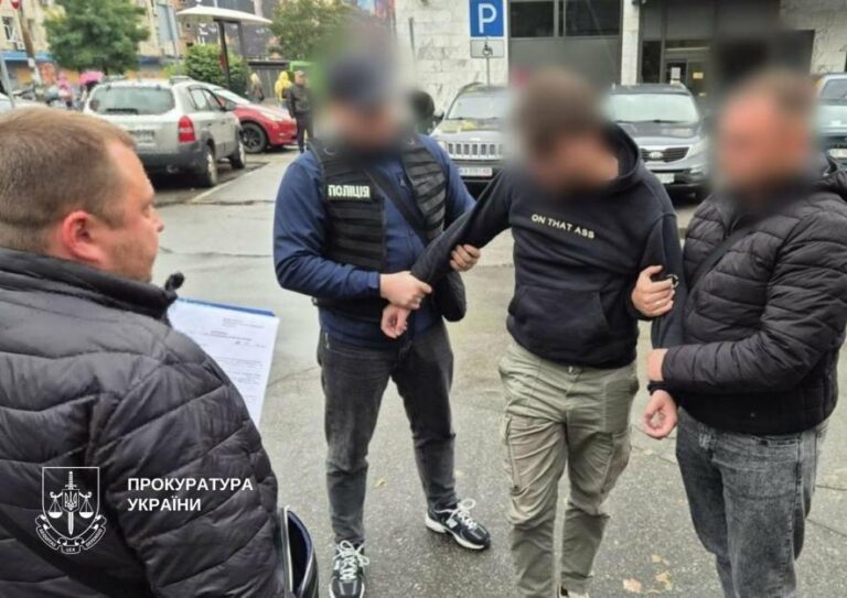 Заголовок: «Автошкола у Києві: інструктор намагався отримати хабар, пропонуючи уникнути військової служби»
