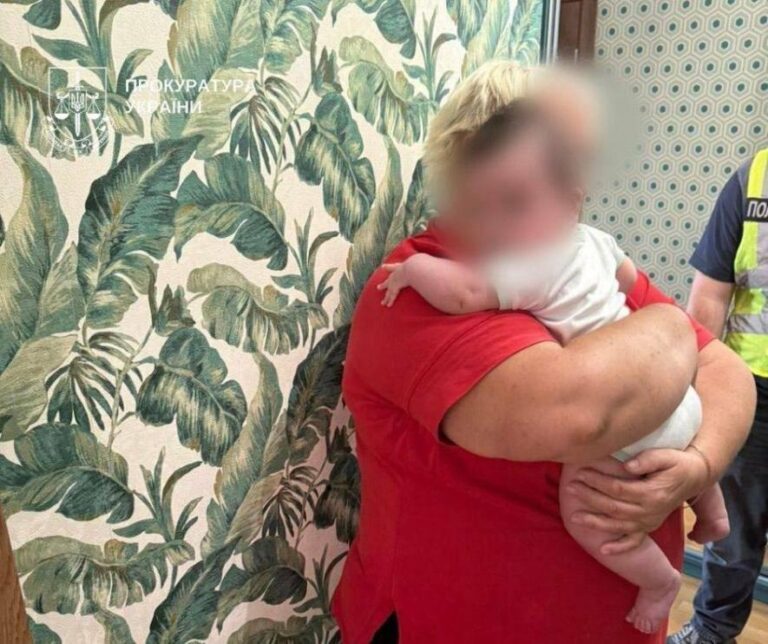Фальсифікація дитинства: у Києві розкрили шахрайську схему сурогатного материнства за гроші