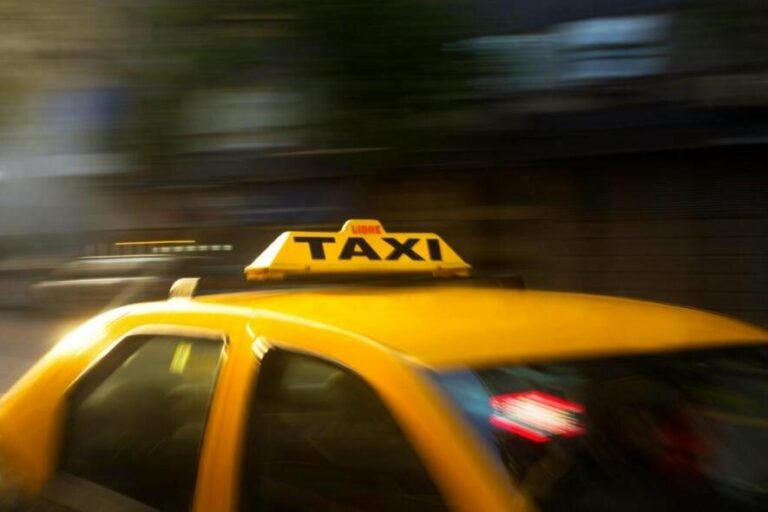 Київ у ранковій метушні: тривожні моменту та шокуючі ціни на таксі