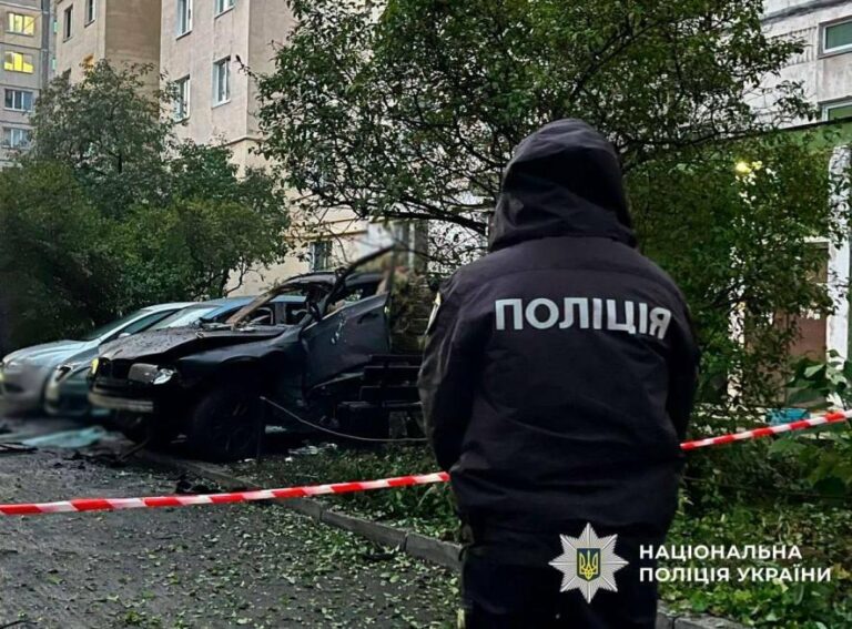 В Києві стався вибух: BMW X3 вибухнув у дворі житлового комплексу — всі подробиці інциденту.