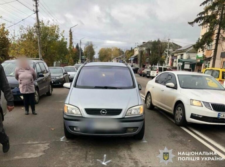 Аварія на Київщині: пенсіонерка зазнала важких травм