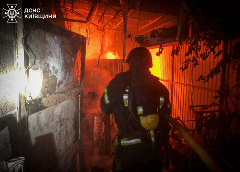 Трагедія на Київщині: масштабна пожежа охопила район, люди кликали на допомогу – ФОТО