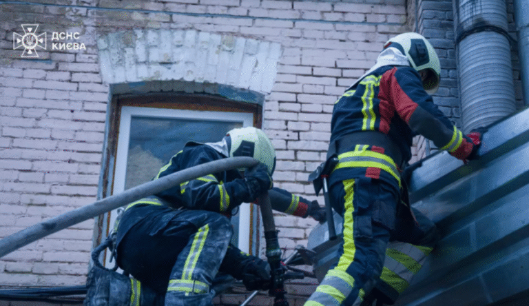 Вогняна небезпека в серці Києва: рятувальні служби ліквідували займання у закладі громадського харчування – ФОТО.