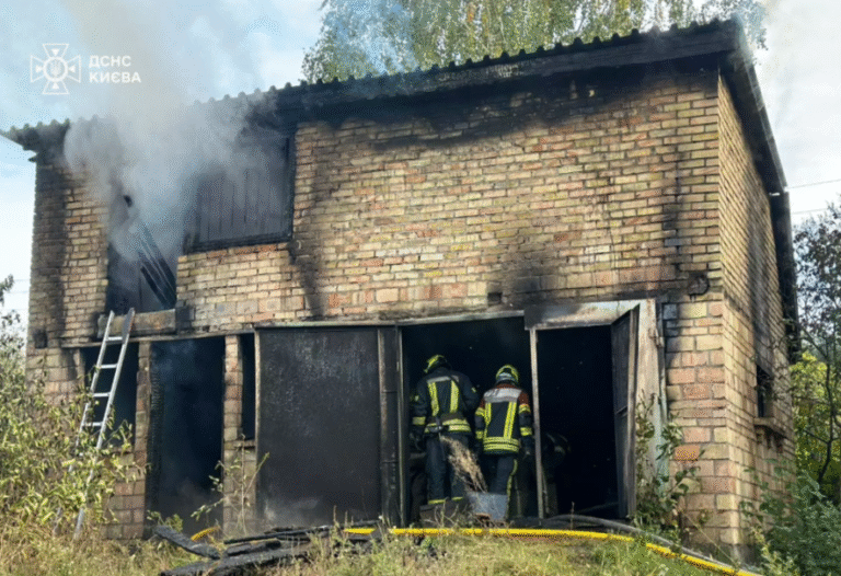 У Києві сталася трагічна пожежа: життя людини обірвалося в полум’ї – ФОТО