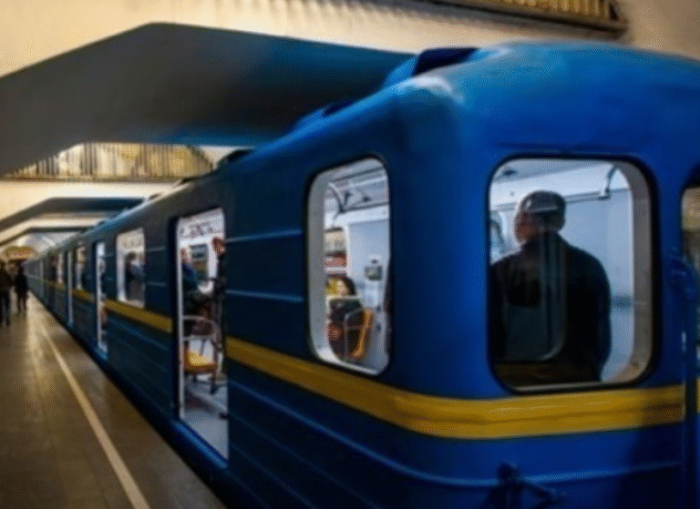 Серйозна інцидент в київському метро: десятки поїздів призупинили рух – подробиці ситуації