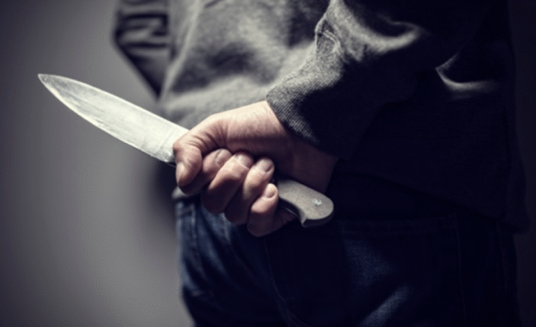 Жахливе розв’язання конфлікту: у Київській області бійка закінчилась ножовим пораненням – подробиці інциденту.