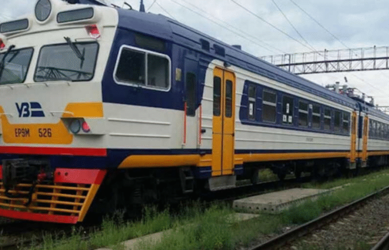 Зупинка потягів у Києві: десятки електричок затримаються, – подробиці ситуації