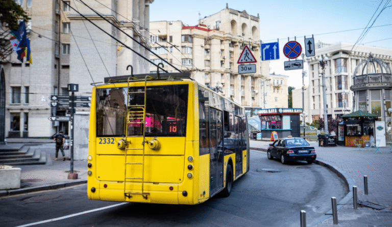У Києві поновлюють роботу наземного транспорту: нові умови для пасажирів