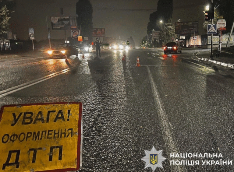 Трагічна ДТП на Київщині: автівка спричинила летальний випадок, – ФОТО
