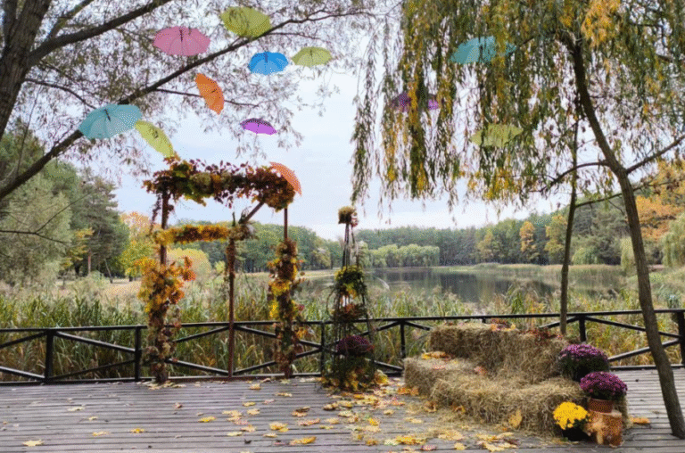 “Чарівна осінь у вашому смартфоні: у Києві відкрили унікальну фотозону – ФОТО”