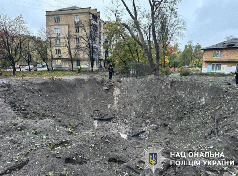 Вибухи залишили сліди: нові фотографії наслідків атаки в Києві від поліції