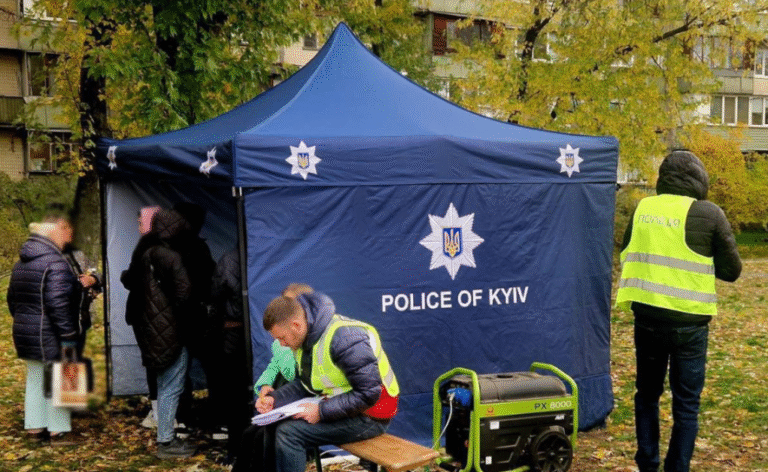 Київська поліція відкрила пункти підтримки після вибухів: близько ста звернень від громадян.