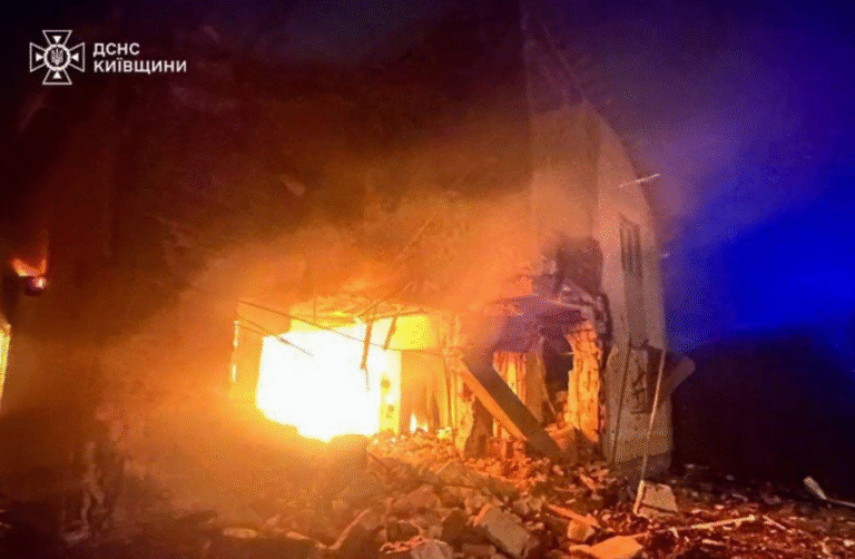 В Київській області відбулась потужна вибухова хвиля: вогняні спалахи, руйнування та один постраждалий