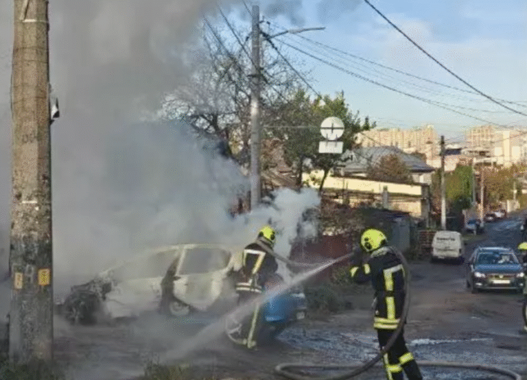 Пожежна загроза на автошляху: Київ охоплений густим димом – ФОТО