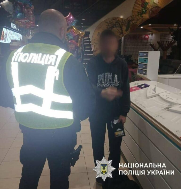 Вибух у Києві: в торговому центрі спалахнула біда через нетверезого відвідувача, який кинув гранату