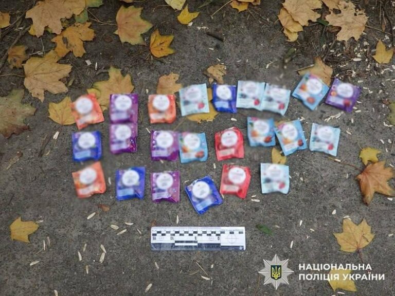 У Києві поліція викрила наркоторговця, який підсипав наркотики у чай