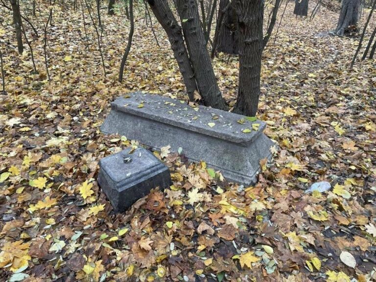 З руїн до спадщини: загадкова оповідь про Флорівський цвинтар у Києві