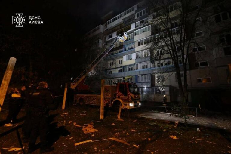 Київ у вогні: число загиблих зростає після нічних атак