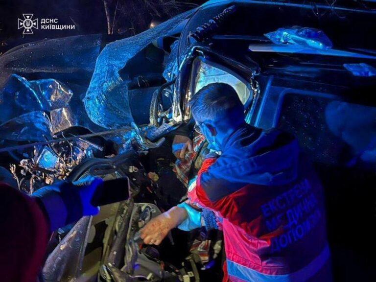 Непередбачена ситуація в Київській області: водій опинився в засідці автомобіля після ДТП