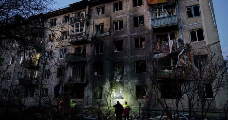 Нічна атака на Київ: рятувальник зустрів виклик у власному помешканні