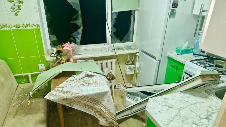 Атака на Київщині: 14-річна дівчина госпіталізована, зруйновані будинки в трьох містах