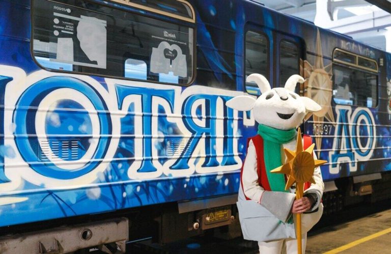 У Києві стартував артпоїзд «Потяг до Різдва», що відзначає українські святкові традиції