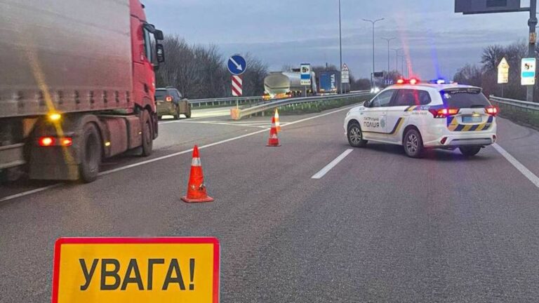 На Київщині сталася ДТП з потерпілими, яка заблокувала трасу Київ – Харків