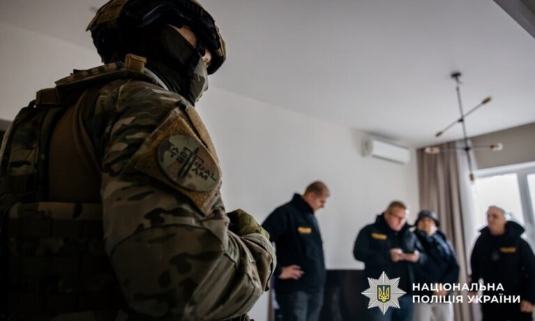 У Києві викрито шахрайську фінансову біржу: аферисти заробили мільйони на фальшивих інвестиціях у криптовалюту та акції
