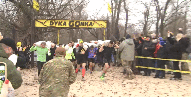 «Дика гонка»: у Києві пройшов спортивний фестиваль для військових і цивільних учасників