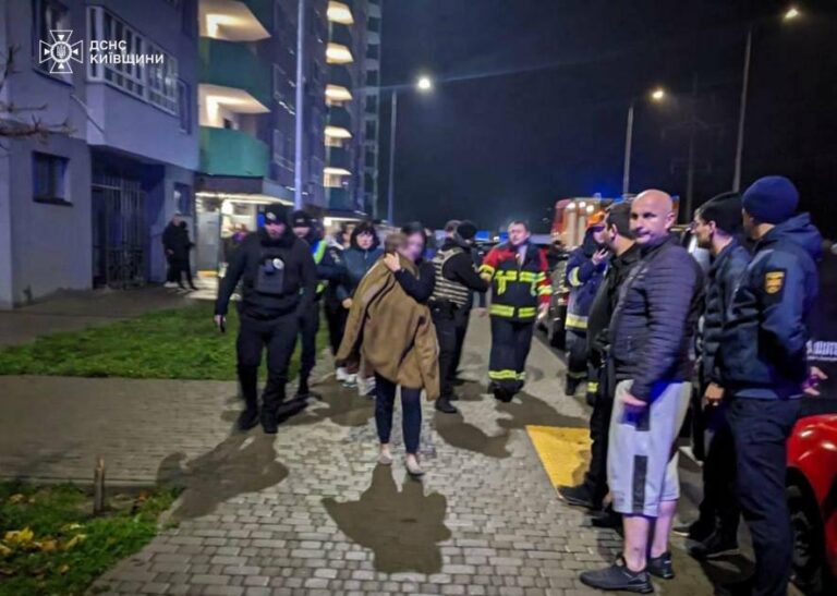 Пожежна небезпека на 23-му поверсі: вибух змусив мешканців терміново евакуюватися в Київській області