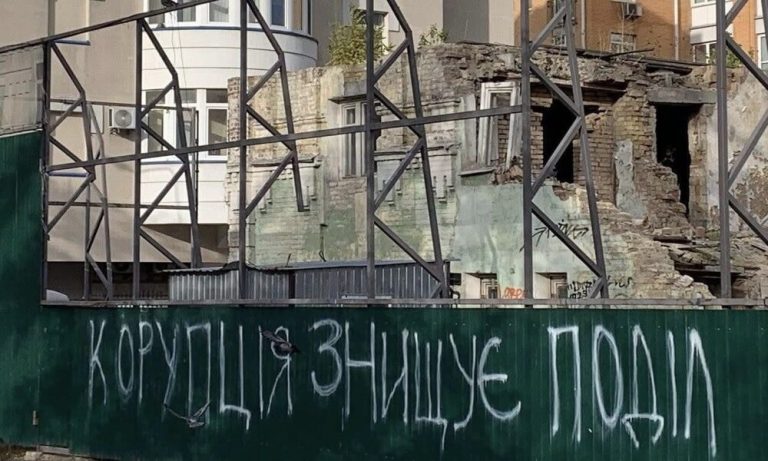 Київський господарський суд дозволив забудову історичної лісопильні на Подолі попри існування археологічної пам’ятки