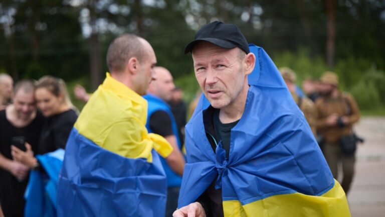 Київ збільшує фінансову допомогу для поранених та звільнених з полону бійців до 45 тисяч гривень