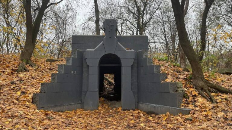 Київ: історичний цвинтар на Замковій горі отримає статус пам’ятки