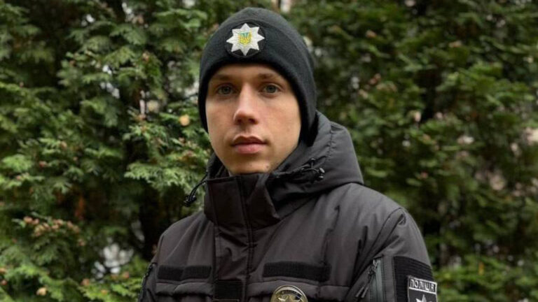 Київ: поліцейський Юдін за допомогою турнікета врятував життя