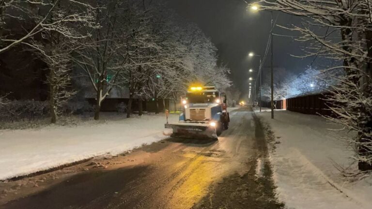 Київ готується до зими: 570 одиниць техніки та 74 тисячі тонн матеріалів наготові