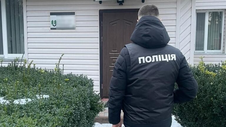 У Київській області інженера лісгоспу підозрюють у незаконній вирубці стародавніх дерев