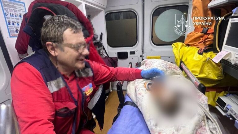 Київ: судовий процес проти 17-річної матері за бездоглядність 7-місячного сина